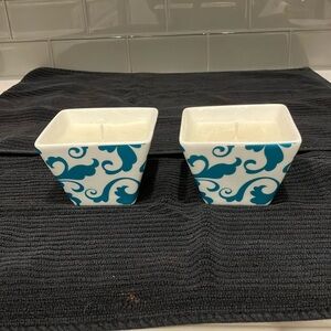Pair of Ciroa small square bowls withth candles